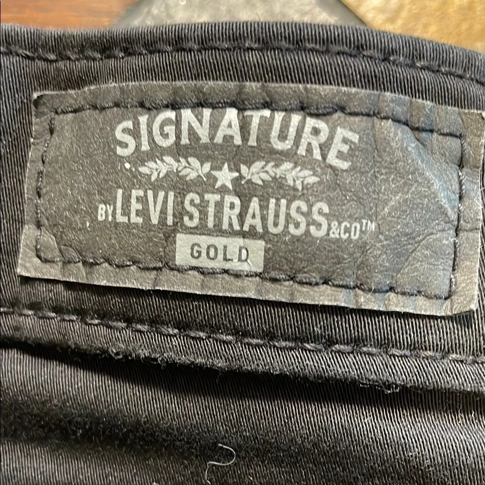 Signature by Levi Strauss Men's Black Jeans Modern Straight Fit. Size 32W 30L.